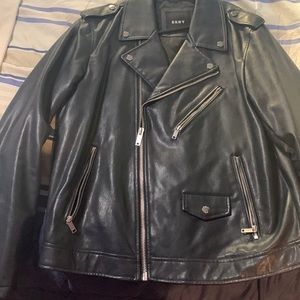 Men’s DKNY size XL men’s leather moto jacket. In like new condition